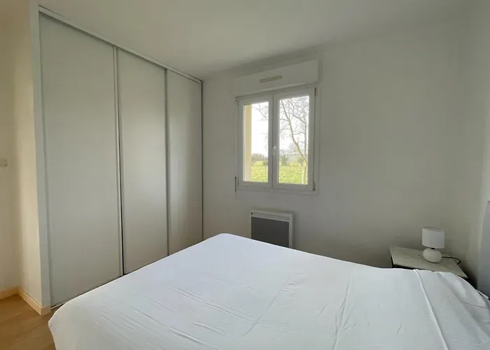 La Mesange Parking & Jardin Prives * Sainte-Honorine-des-Pertes