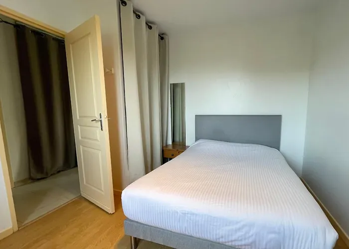 La Mesange Parking & Jardin Prives